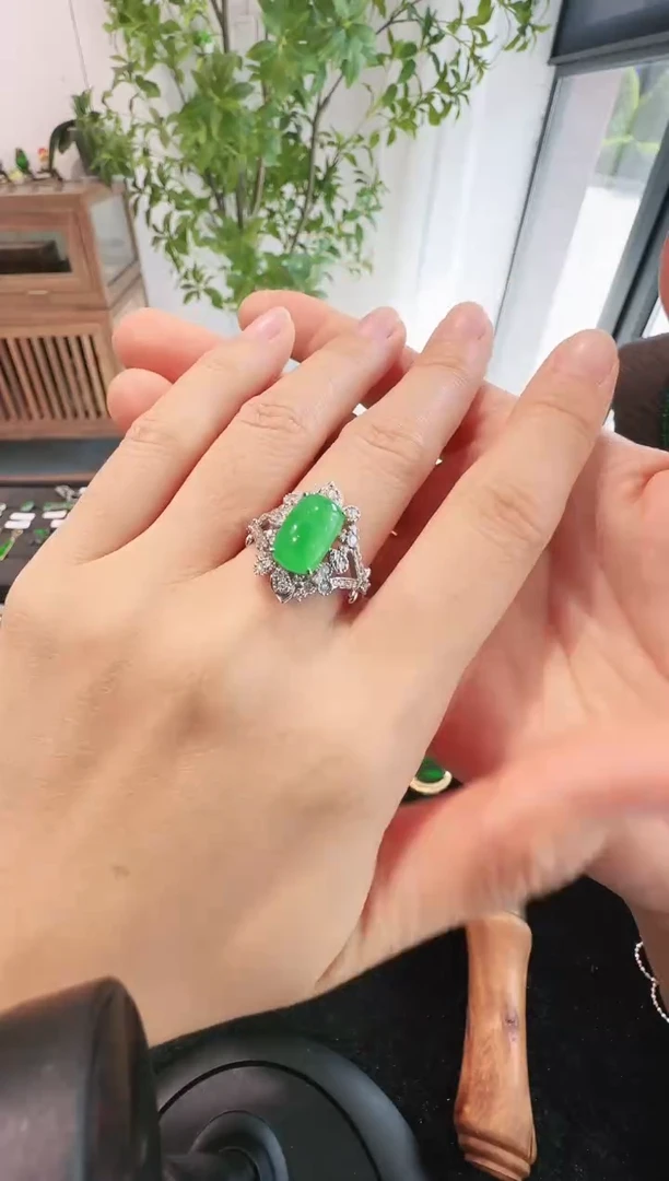 18K金镶嵌戒指翡翠00019000
