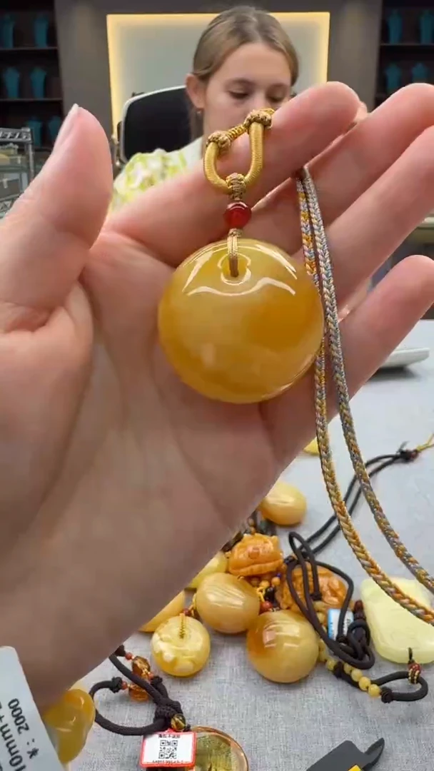 未镶嵌颈饰琥珀212秒拍号   假一赔三