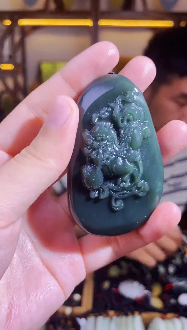 颈饰未镶嵌和田玉1
