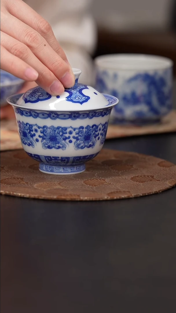 【闪购商品】杯看山柴窑青花如意