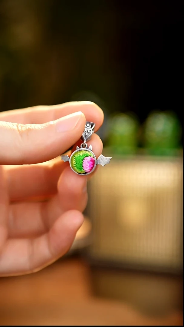 刺绣私人定制苗族手工W484