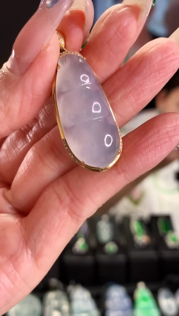 【闪购商品】翡翠吊坠(不含链)18K金镶嵌豆子