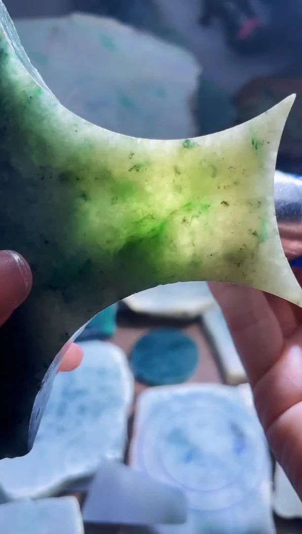 翡翠挂件未镶嵌小梦0