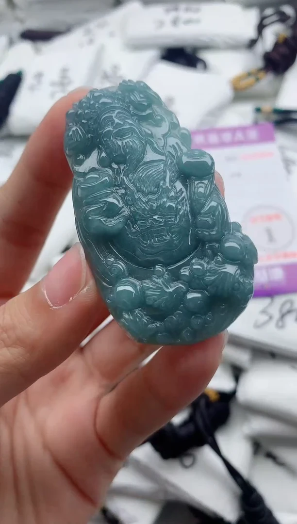 翡翠未镶嵌颈饰8