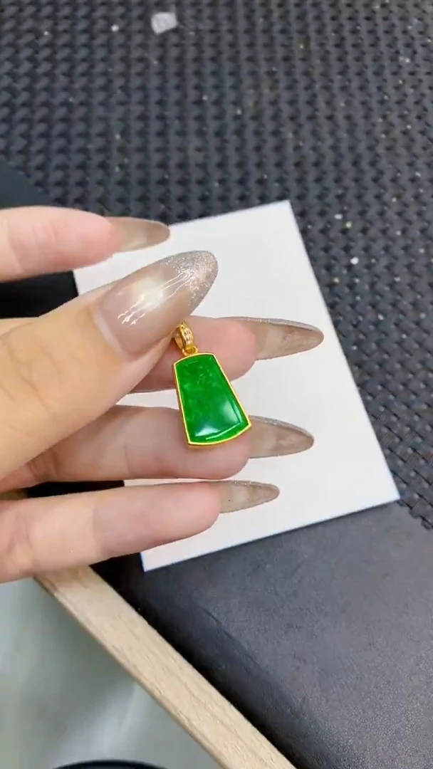 颈饰未镶嵌翡翠111