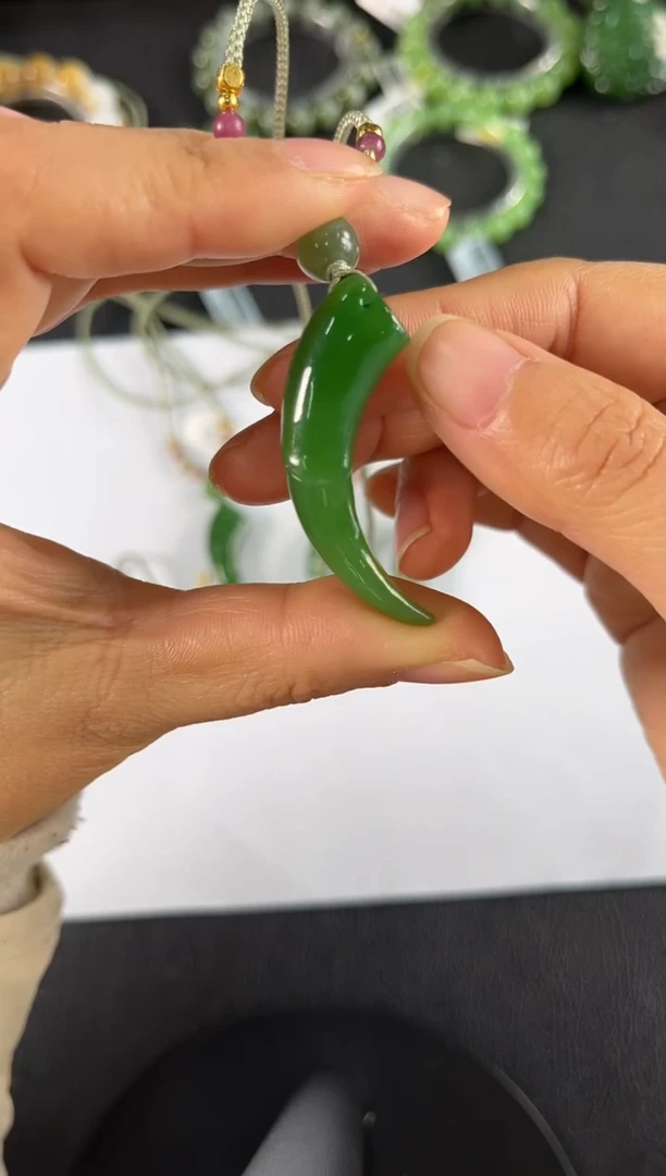 颈饰未镶嵌和田玉闹*吊坠