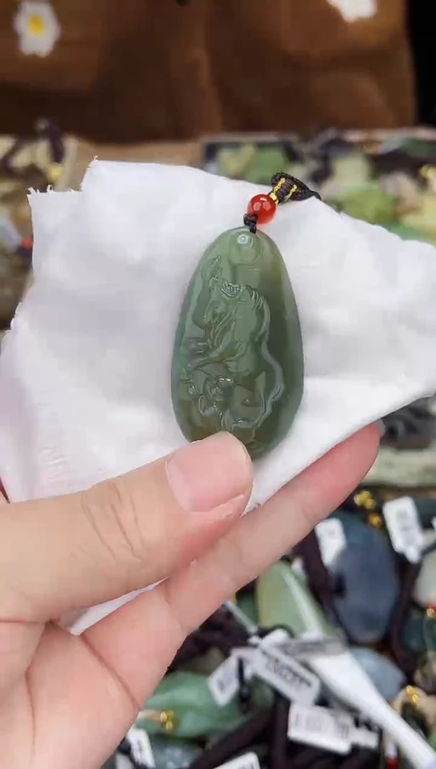 颈饰未镶嵌和田玉1