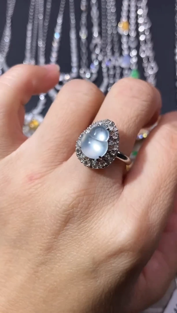 18K金镶嵌戒指翡翠戒指