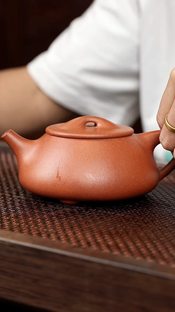 茶壶紫砂红降坡满瓢{微微瑕}【带矿标证书】
