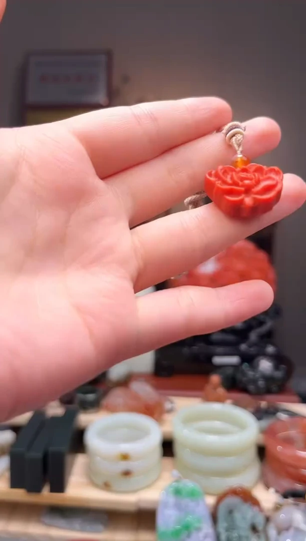 颈饰未镶嵌南红玛瑙吊坠