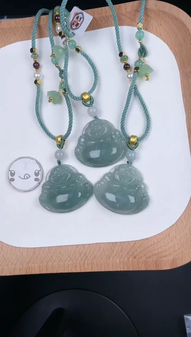 翡翠未镶嵌颈饰LC020翡翠油冰绿中佛（多样性发其一）