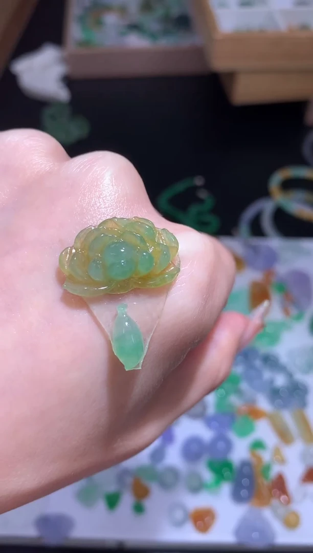 未镶嵌定制翡翠莲花