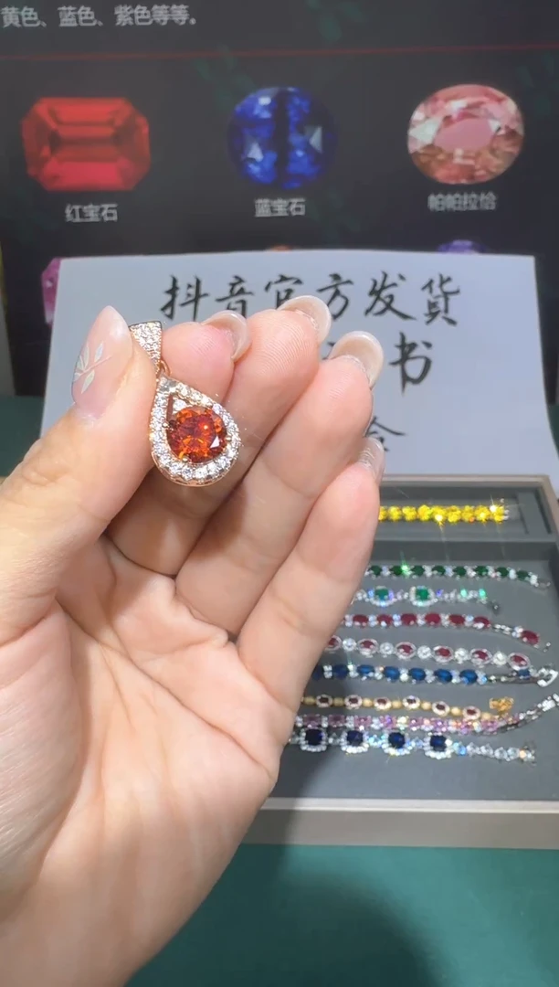 颈饰18K金镶嵌钻石0