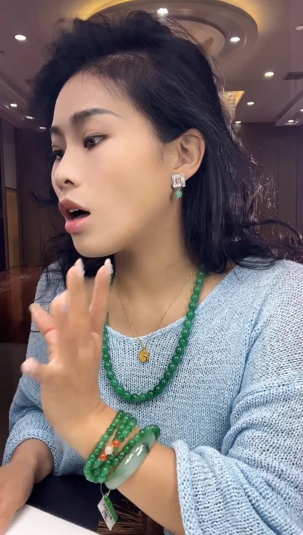 石英质玉手镯未镶嵌耳饰