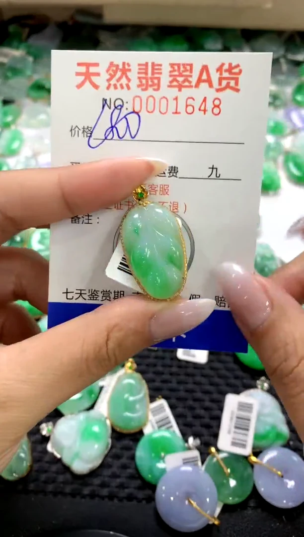 颈饰18K金镶嵌翡翠1111111111111111