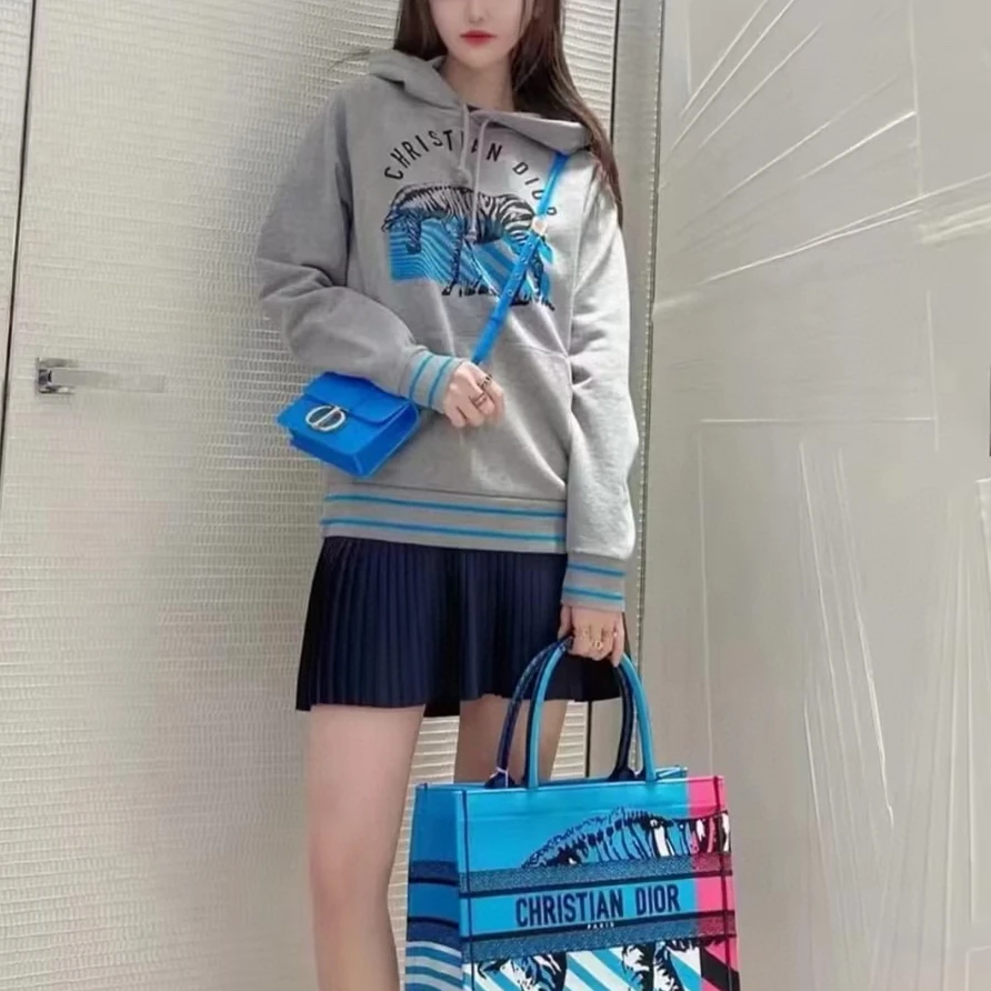全新未使用 DIOR/迪奥 女士胸口斑马灰色连帽时尚休闲卫衣 115326