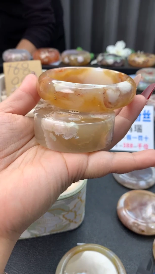 未镶嵌手镯石英质玉（58-59圈口）赠送镯心 无证书