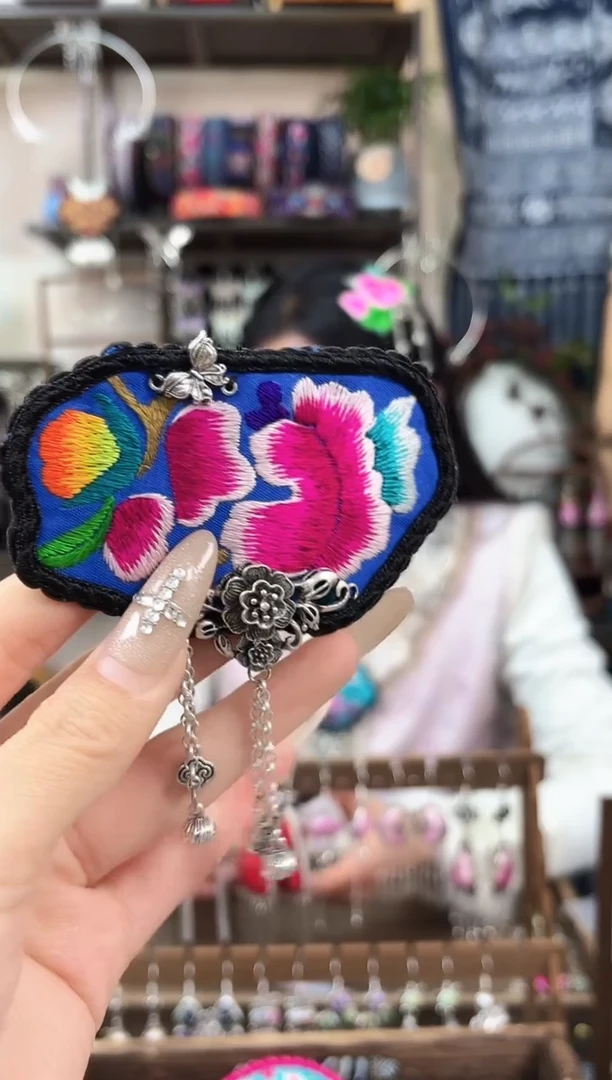 织绣ℒ****贝民族风非遗老绣苗银饰品932