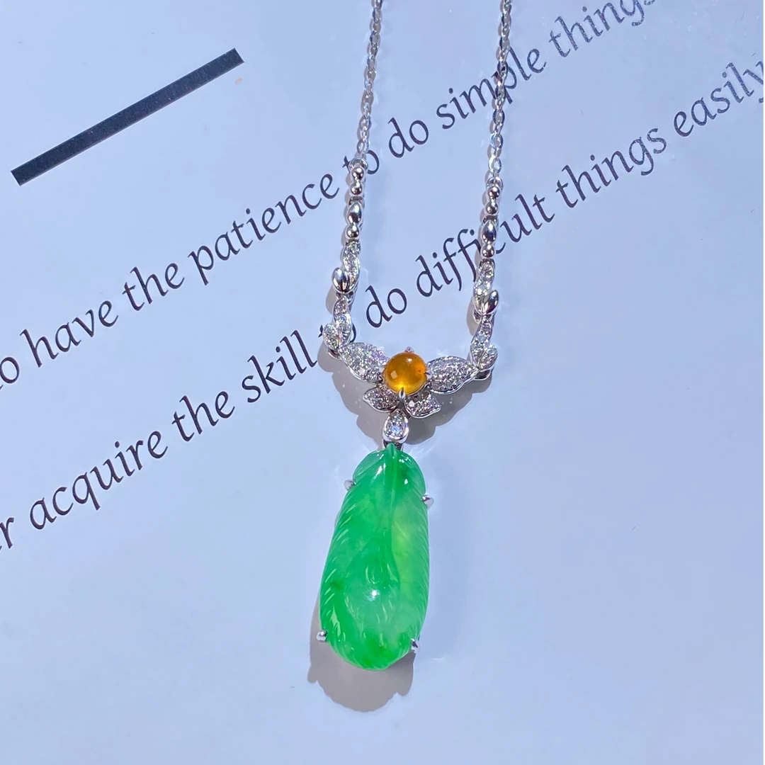 [秋玥家]精致气质缅甸翡翠18k羽毛项链绿色坠链时尚性价比精美