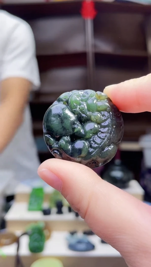 和田玉未镶嵌颈饰1