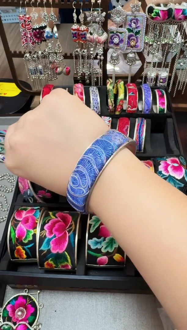 织绣云织谣民族风精美饰品26