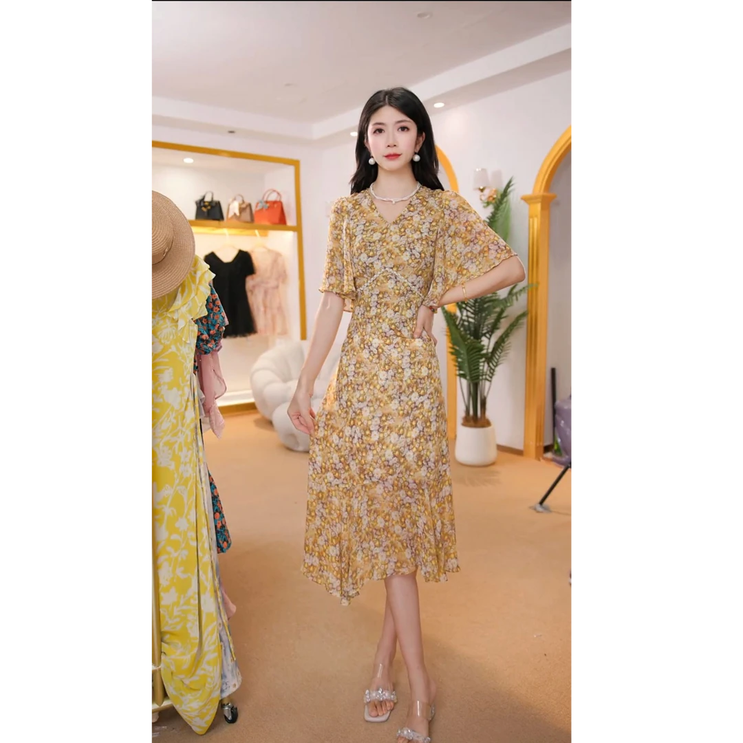 度假风连衣裙女2025款夏v领显瘦高端雪纺a字裙J5232