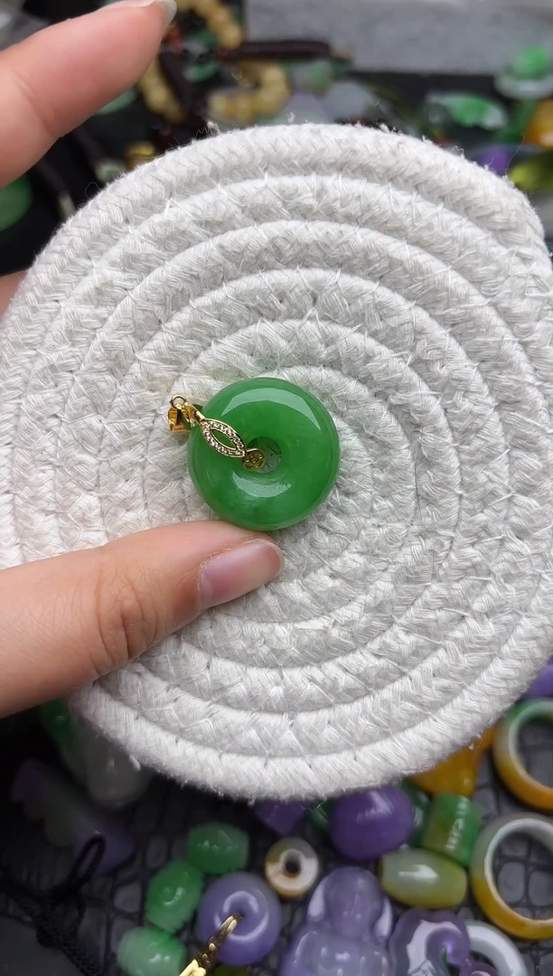 颈饰未镶嵌翡翠缅甸翡翠吊坠