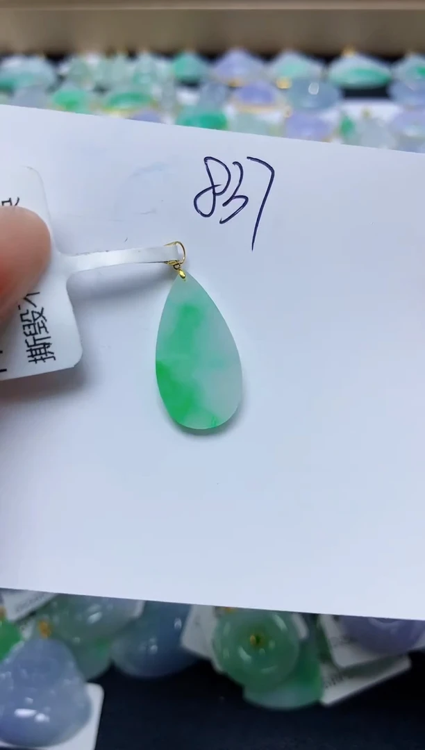 翡翠18K金镶嵌颈饰 天然缅甸翡翠A货
