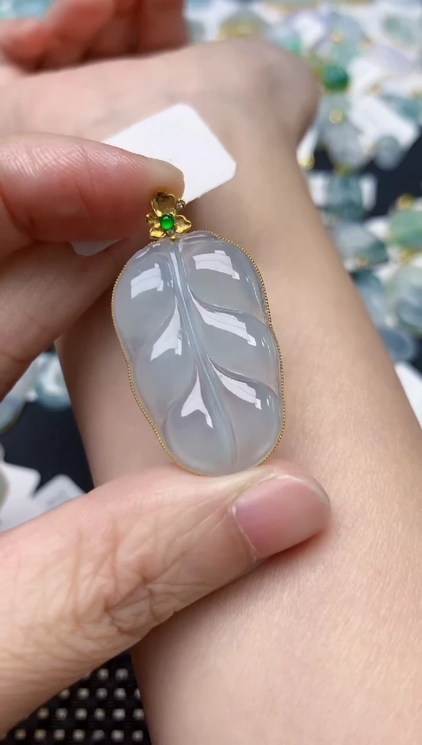 颈饰18K金镶嵌翡翠天然缅甸A货翡翠