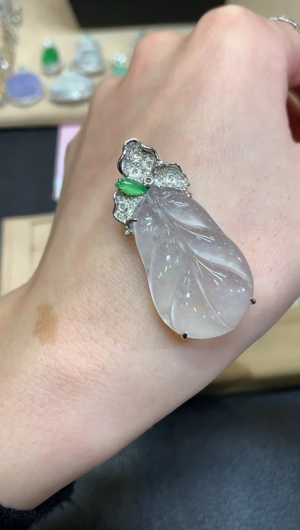 【闪购商品】翡翠颈饰18K金镶嵌叶子【无服务费】