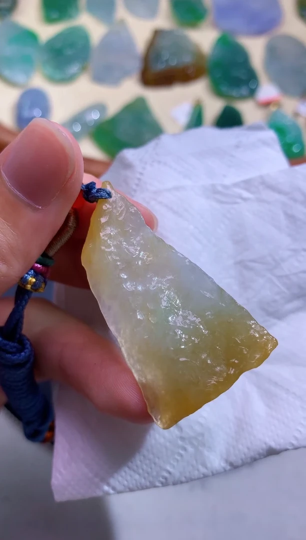 颈饰未镶嵌翡翠