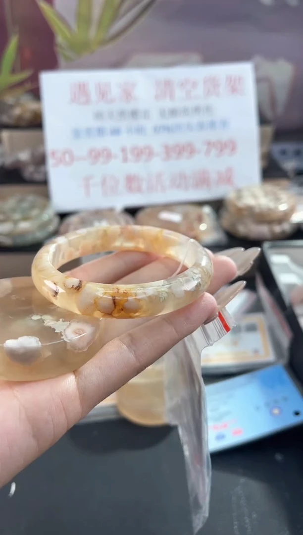 未镶嵌手镯石英质玉54