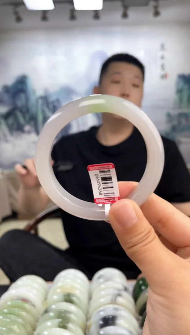 和田玉手镯未镶嵌54圈口5268