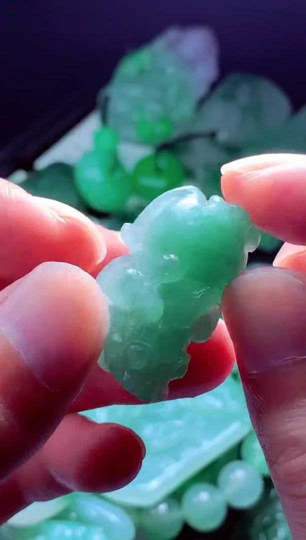 未镶嵌定制翡翠黎**?翡翠毛货定制