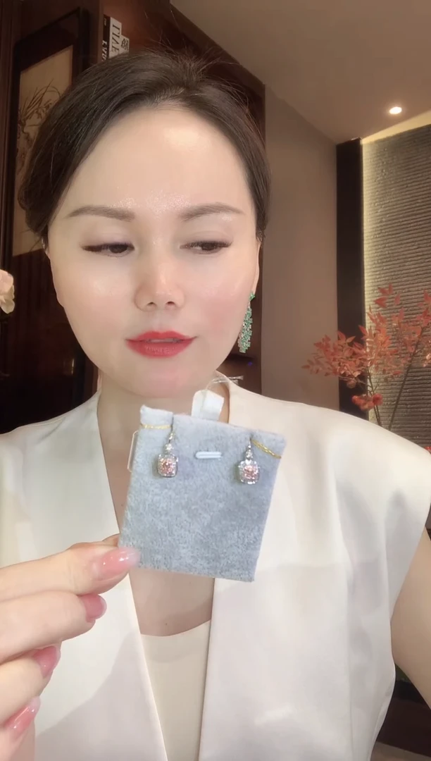 18K金镶嵌吊坠(不含链)钻石C51 多样性发货一件