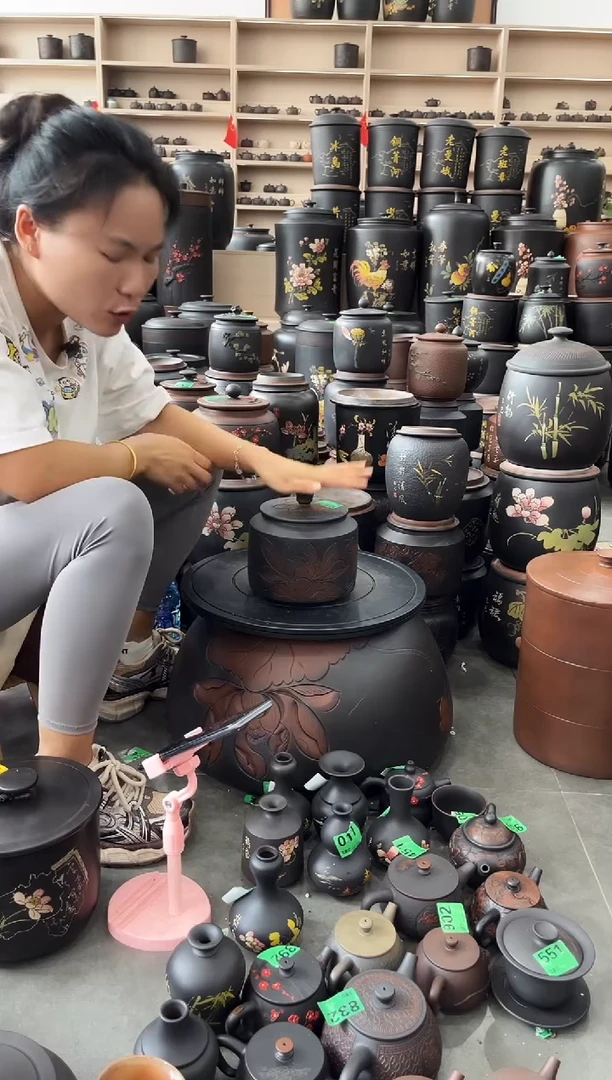 罐瑕疵茶叶罐  小德中荷花  957