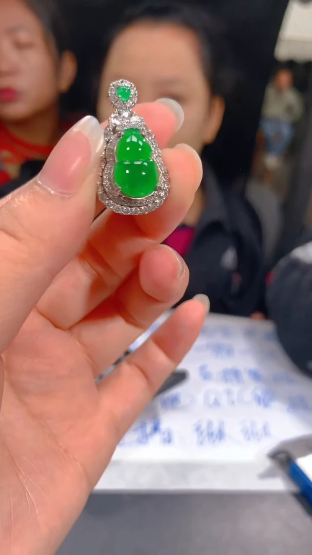 【闪购商品】定制翡翠未镶嵌33定制翡翠，多样性发货（发其一）