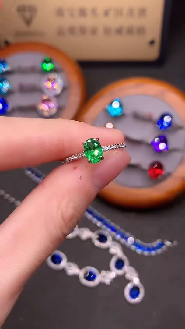 银S925镶嵌戒指石榴石（沙弗莱）...