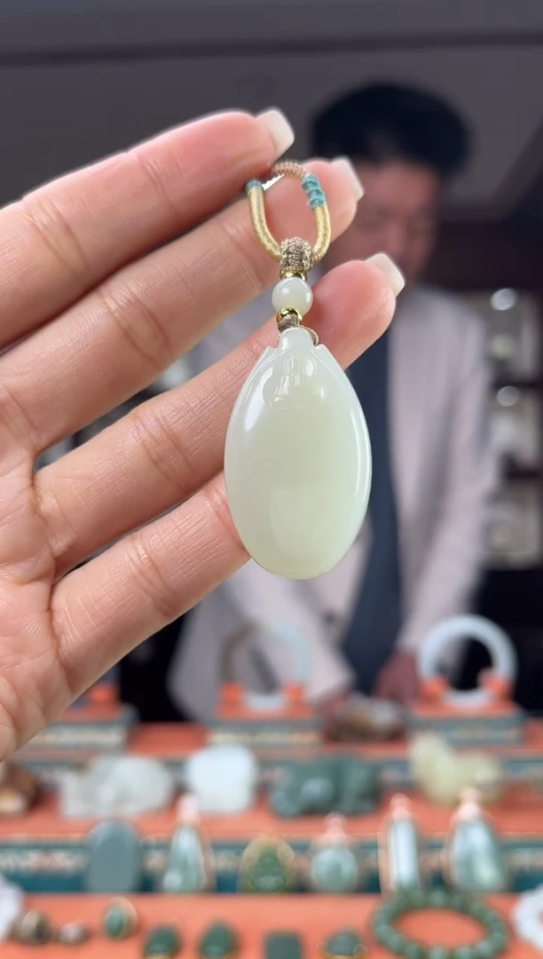 颈饰未镶嵌和田玉佩佩