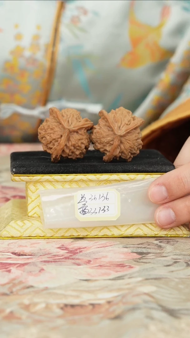 【闪购商品】文玩核桃把件盘山三棱