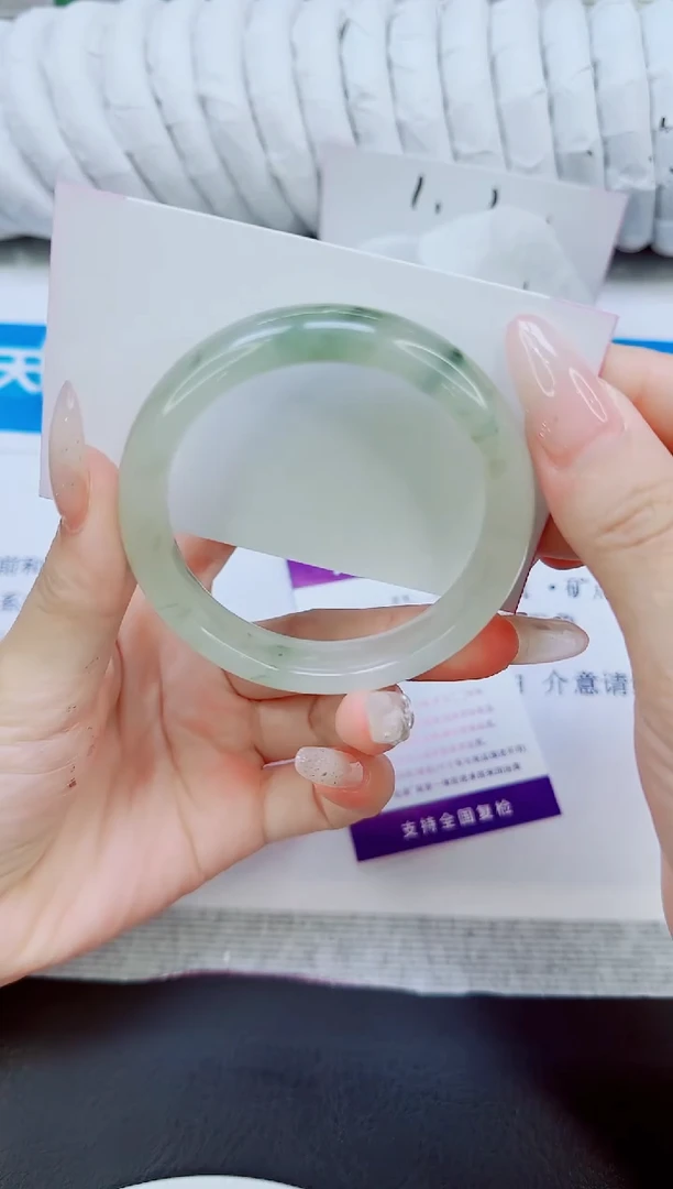 未镶嵌手镯石英质玉92/53.4