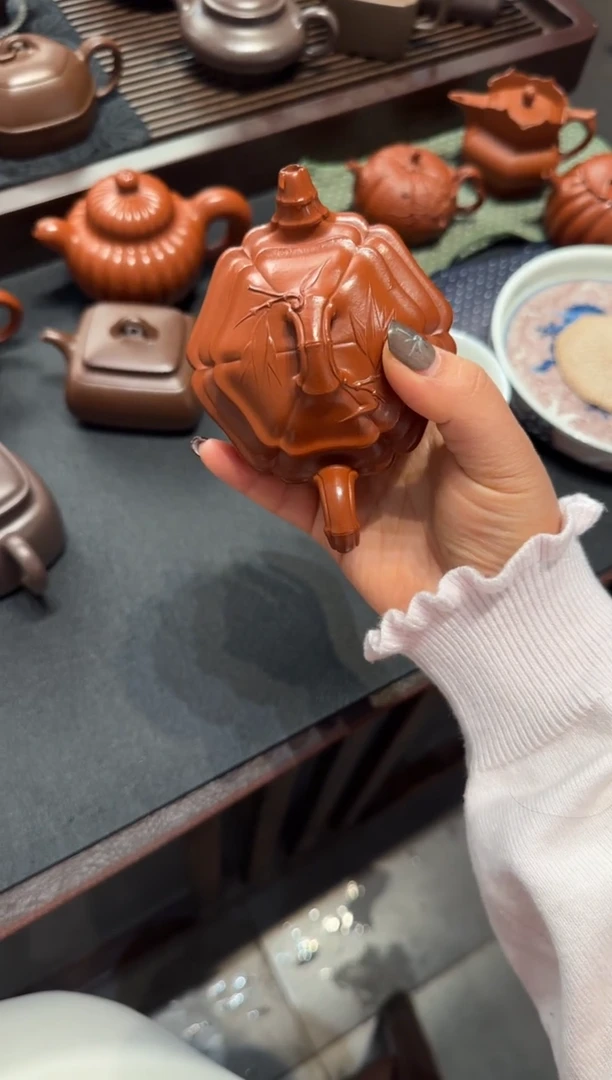 【闪购商品】紫砂茶壶风卷葵 朱泥