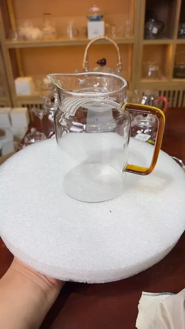云海月牙黄色。。。。
