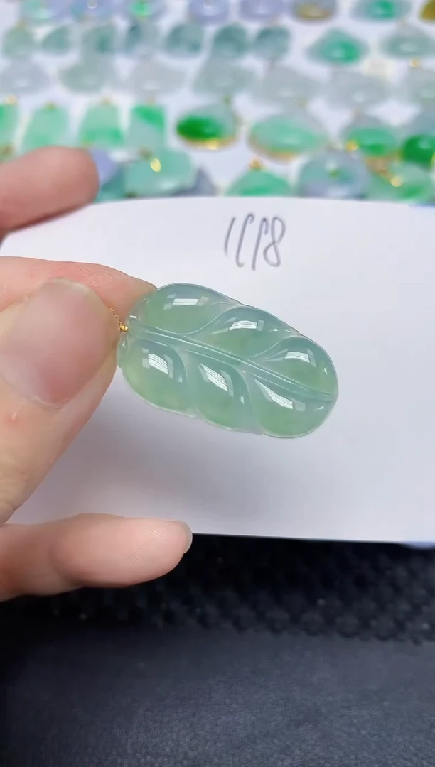 翡翠18K金镶嵌颈饰天然缅甸翡翠A货