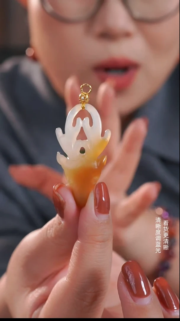 颈饰未镶嵌和田玉糖白吊坠
