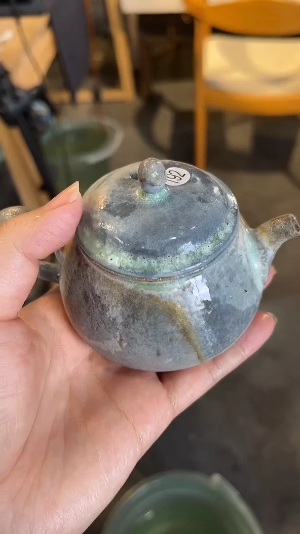 壶192号容量140-150ML中白泥 有落渣 粘底