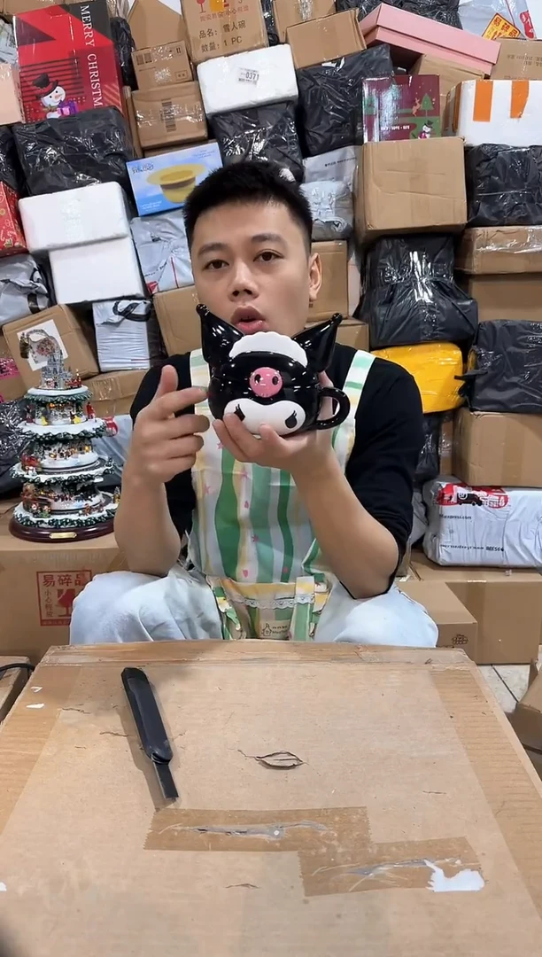 瓷片库洛米女仆带盖杯