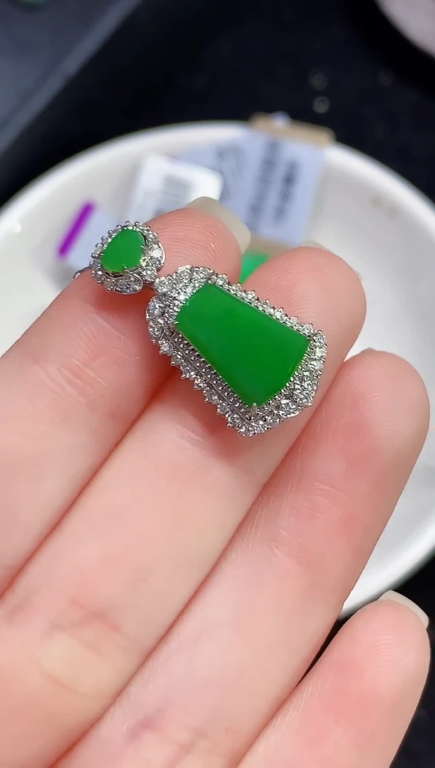 吊坠(不含链)18K金镶嵌翡翠CY多样性发其一