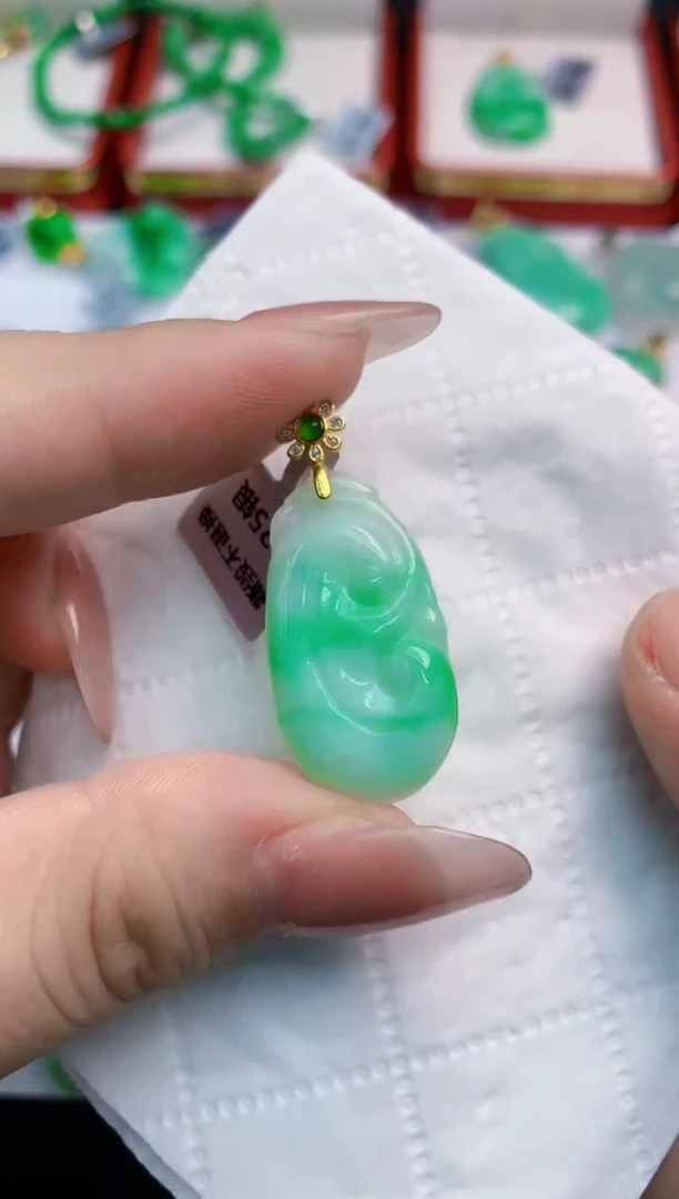 翡翠未镶嵌吊坠(不含链)1