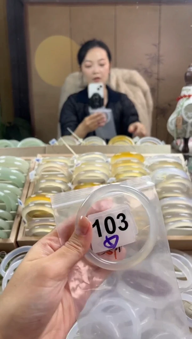 手镯玛瑙/玉髓未镶嵌103